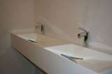 Double sink with two sided down hill